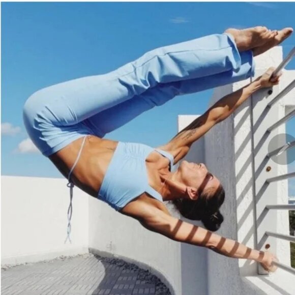 Alo Yoga White Airbrush High-Waist Cinch Flare Leggings - Picture 3 of 6